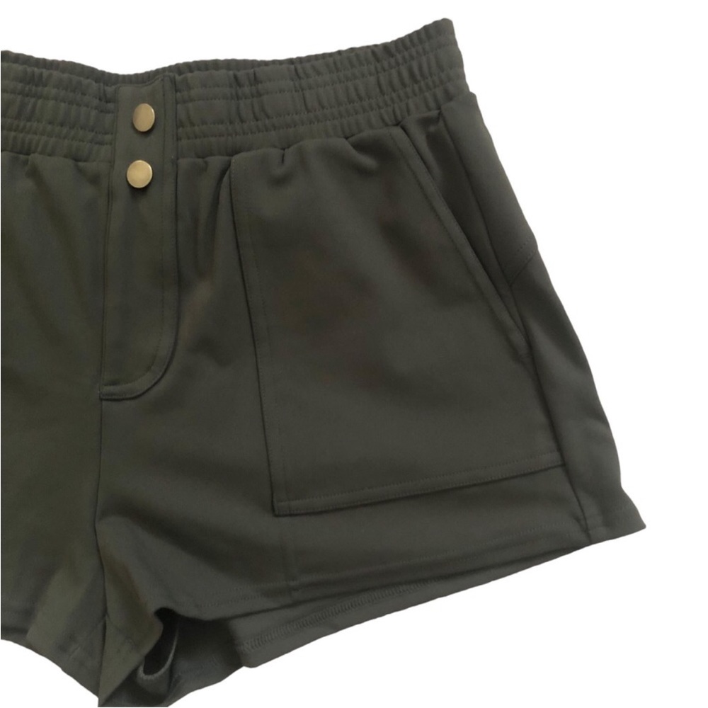 HALARA Mid Rise Elastic Waistband Button Side Pocket Casual Shorts 1.5'' - Picture 7 of 10